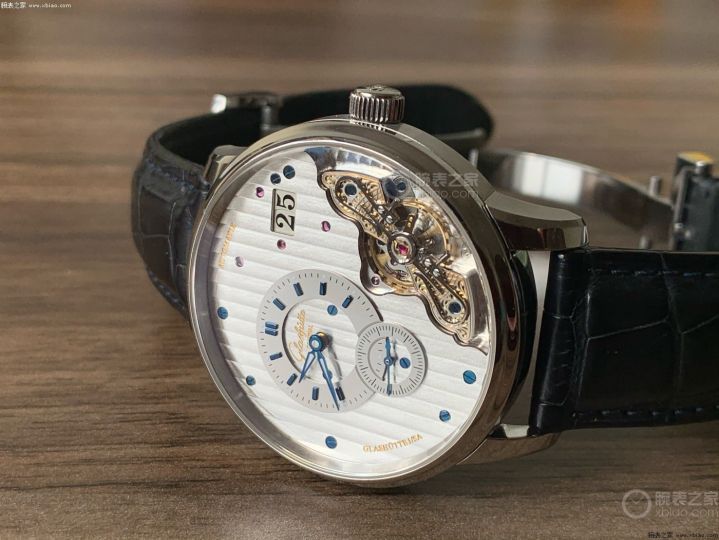 格拉苏蒂手表什么档次（格拉苏蒂原创年度热门表款盘点）