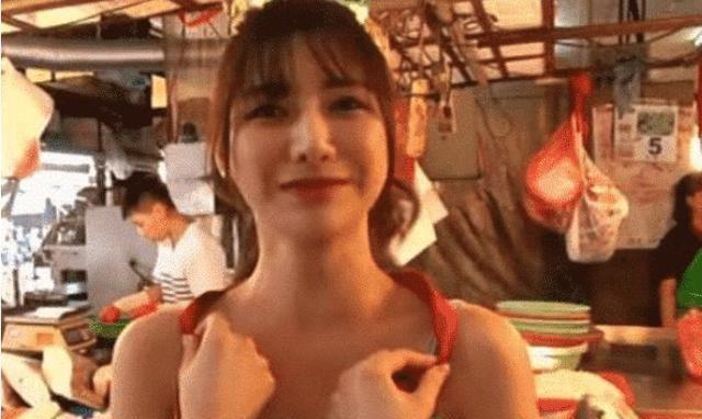 女孩菜市场卖鱼走红，老伯不敢与她对视，网友：鱼又大又圆