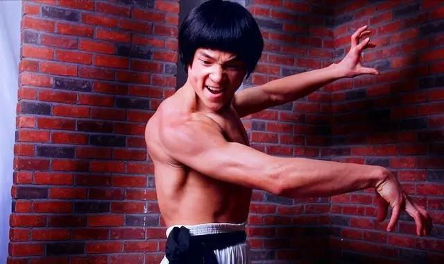 大佬眼中李小龙（沛县李小龙声称能一拳打倒陈国坤）(1)