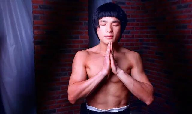 大佬眼中李小龙（沛县李小龙声称能一拳打倒陈国坤）(6)