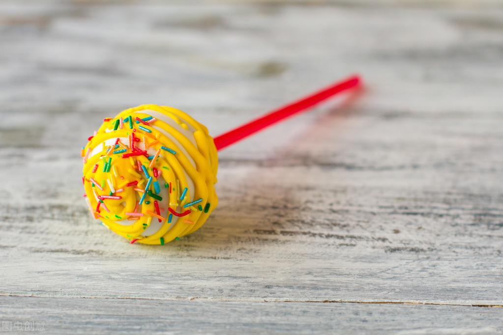 小时候吃的棒棒糖为什么有个小孔_设计这个小孔的意义