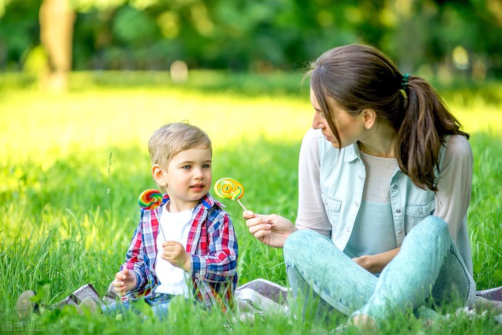 小时候吃的棒棒糖为什么有个小孔_设计这个小孔的意义