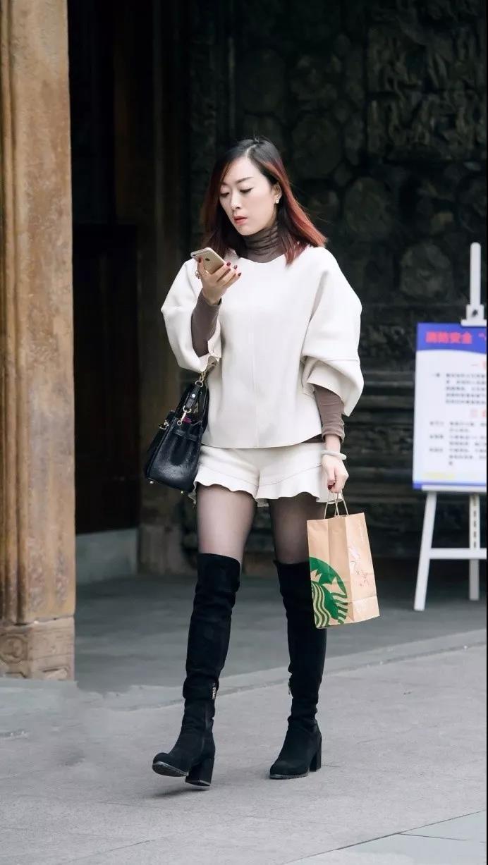 街拍:穿黑色丝袜,超美超风韵超有气质的性感美妇