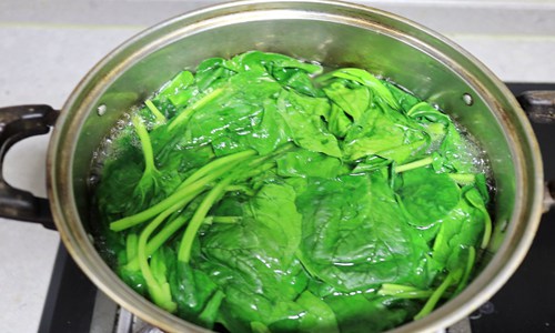 银耳怎么做好吃 酸辣可口的凉拌菜一学就会