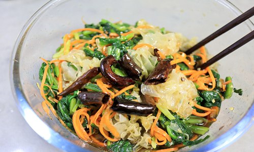 银耳怎么做好吃 酸辣可口的凉拌菜一学就会