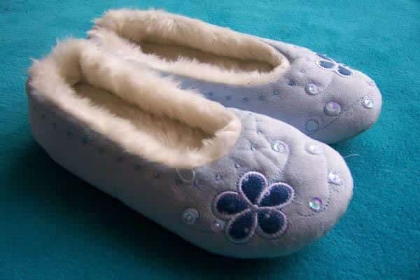 拖鞋穿臭了用什么能给它搞不臭呀（拖鞋穿久了臭怎么办）