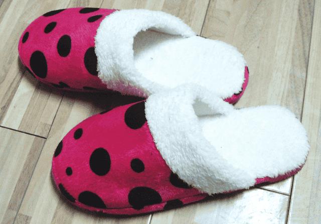 拖鞋穿臭了用什么能给它搞不臭呀（拖鞋穿久了臭怎么办）