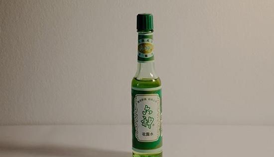 过期一个月的花露水还能用吗