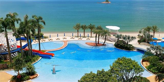 为什么游泳池里水是蓝色（游泳池的水为什么是蓝色的）(1)