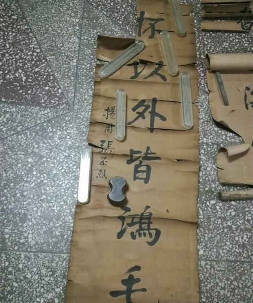 浆糊粘的对联怎样才能轻易弄下来而没残留