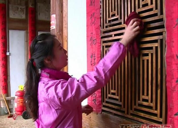 在农村大门贴对联,用什么贴对联贴的牢固,不容易被风刮掉呢