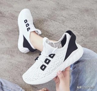 ​今年秋冬最流行的休闲女鞋（眼下正火的6款运动女鞋）