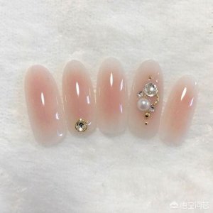 ​做美甲什么颜色好看(美甲什么颜色最好看最显手白)