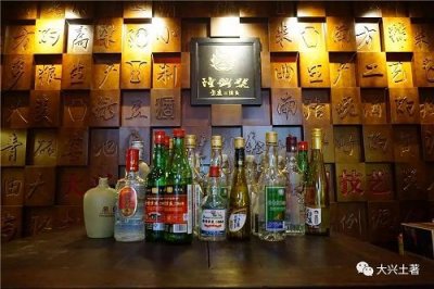 ​卢布斯基金酒什么颜色(卢布斯基金酒和孟买蓝宝石)