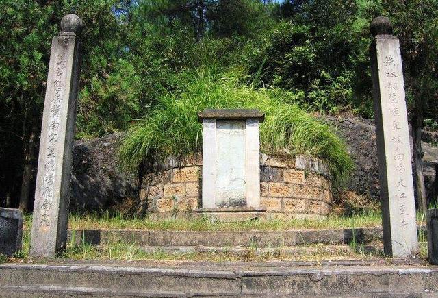 岳母墓前五跪像被移走？这跪了几百年的五人是谁？为何现今被移走