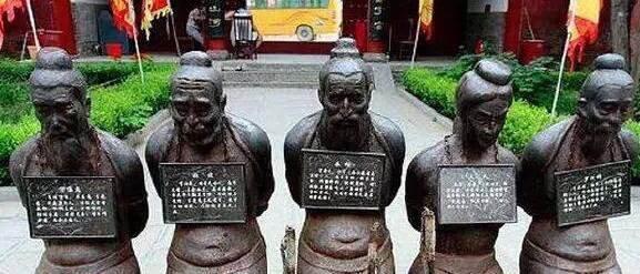 岳母墓前五跪像被移走？这跪了几百年的五人是谁？为何现今被移走