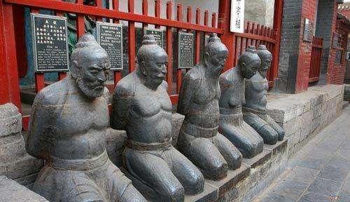 岳母墓前五跪像被移走？这跪了几百年的五人是谁？为何现今被移走