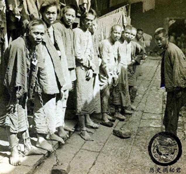 五花八门的清末刑罚老照片：图四脖子拴铁链，图九几乎无法动弹