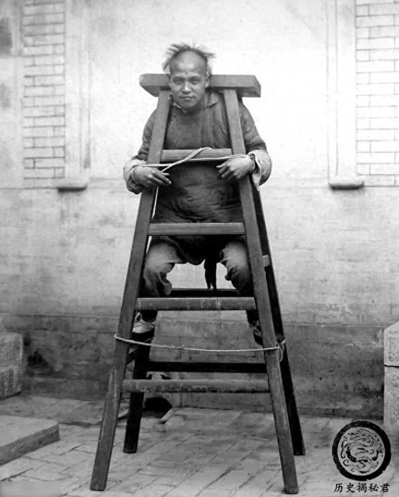 五花八门的清末刑罚老照片：图四脖子拴铁链，图九几乎无法动弹
