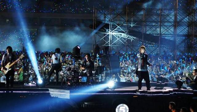 演唱会流行抓逃犯！不止张学友周杰伦，五月天演唱会也抓着了