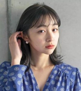 ​中等长度卷发图片(自然卷适合怎么烫)