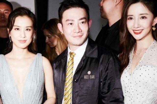 她是新《倚天屠龙记》殷素素,千娇百媚秀雅绝俗,气质艳压黄圣依