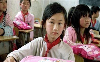 学生倒牛奶续, 勤俭节约是美德, 但不代表吃不下还得硬塞