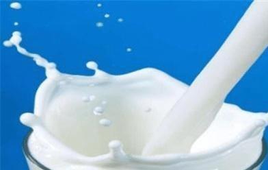 学生倒牛奶续, 勤俭节约是美德, 但不代表吃不下还得硬塞