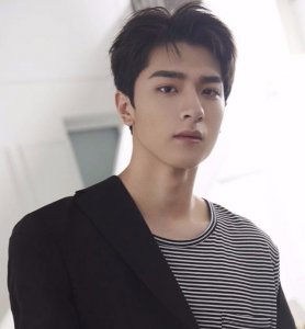 ​35岁精品男人（骚柔男人的夏季身份证）