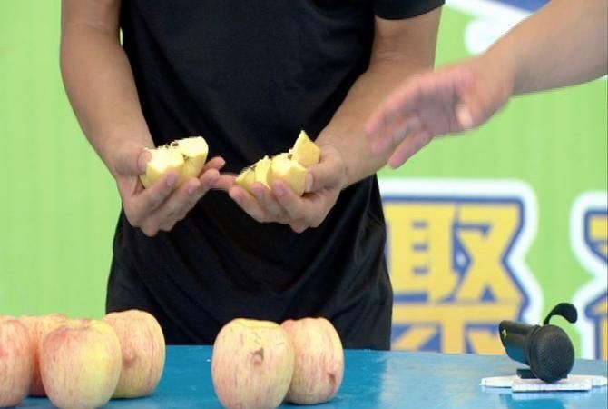 徒手掰苹果杠杆原理