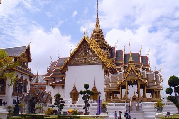 他是泰国女神“人妖皇后”，著称后却并且开始生产男儿身出家，现