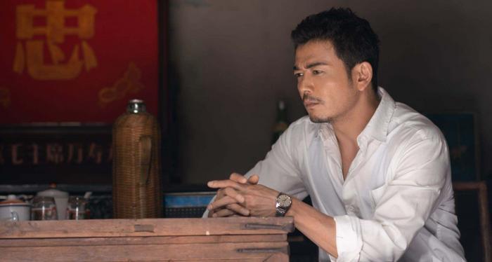 他比雷东宝还牛, 把穷村变为“首富村”, 曾上春晚, 后来吞药自尽