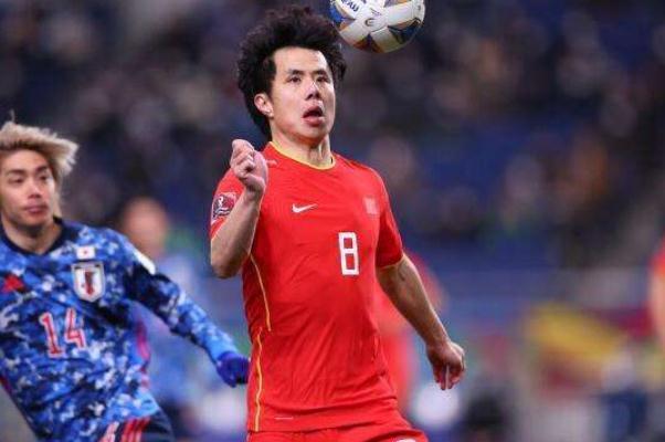 武汉队高层回应蒿俊闵发帖讨薪 足球球队一共多少人