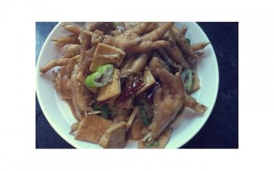 ​男朋友不开心了应该怎么哄，怎么逗他开心