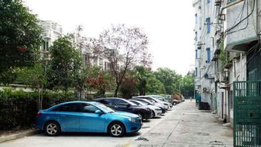 买房后，要不要买“小区车位”？很多人不清楚，难怪会后悔