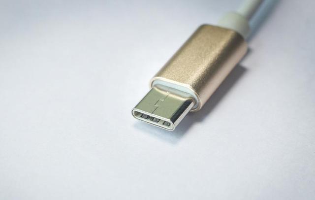 哪些手机是用了usb3.0以上接口的（近万元的旗舰手机）(2)