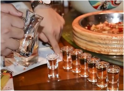 ​白酒泡完之后度数低吗为什么？白酒泡完之后度数低吗还能喝吗