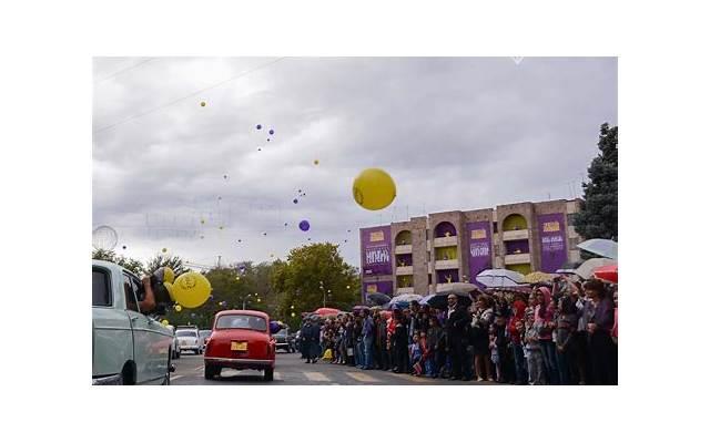 高情商回复别人的赞美（对方夸赞自己怎么回应）