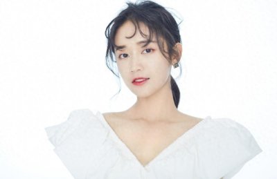 ​郑湫泓：影视歌三栖绽放的演艺界新星