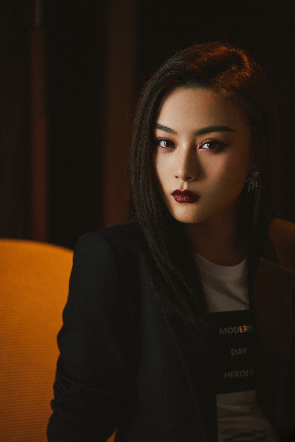 尚语贤 西装酷飒写真,电影《唐人街2》kiko 天才黑客的