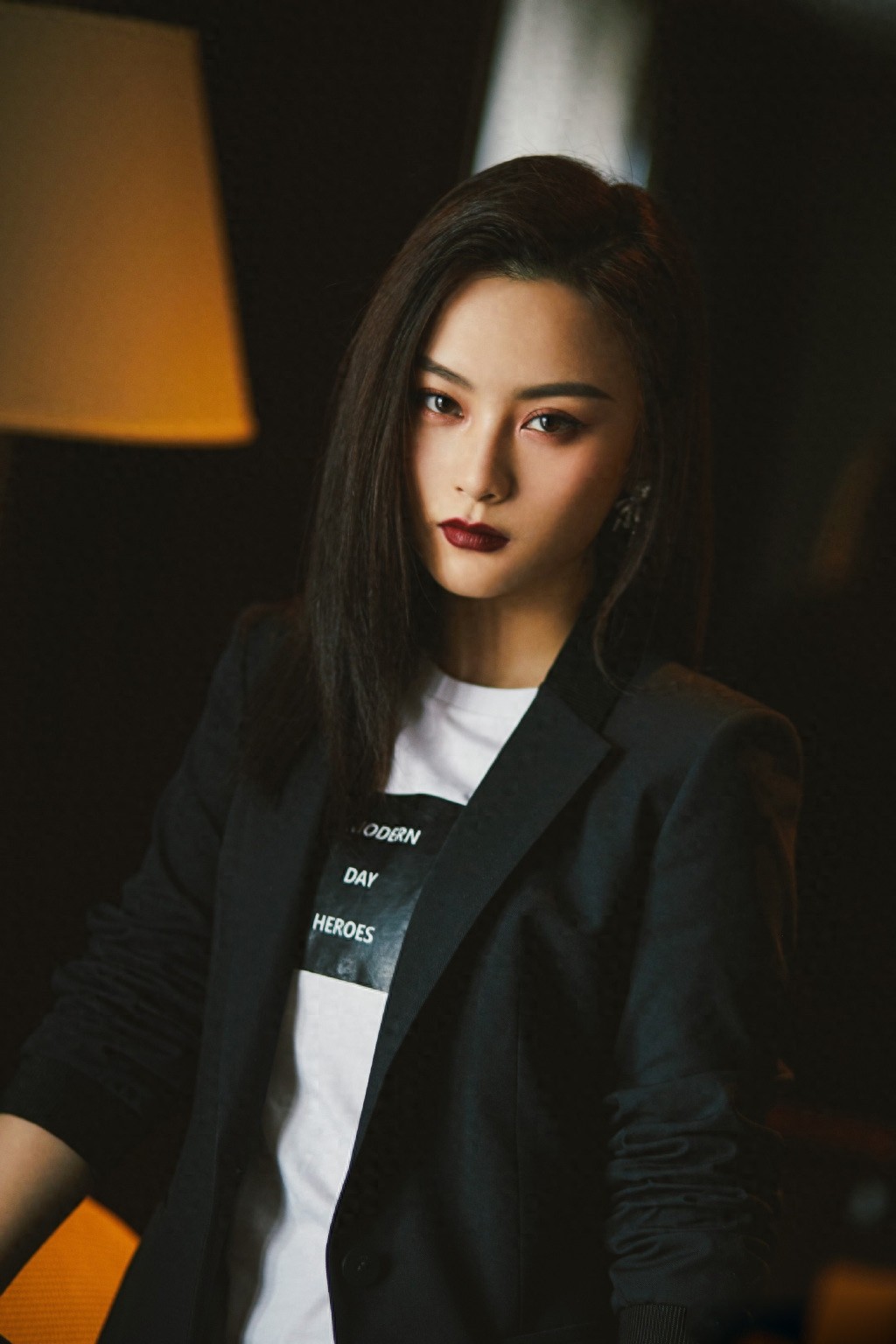 尚语贤 西装酷飒写真,电影《唐人街2》kiko 天才黑客的