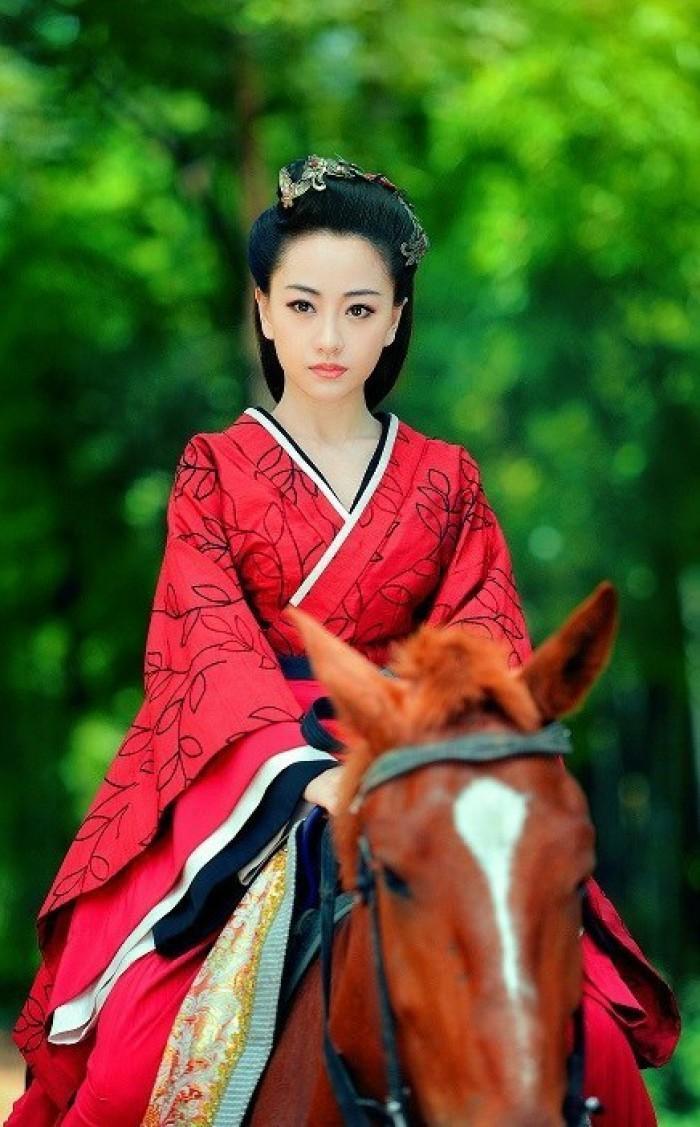 杨旭文、杨蓉新剧官宣时，被问是不是整容了？杨蓉霸气回应整容！