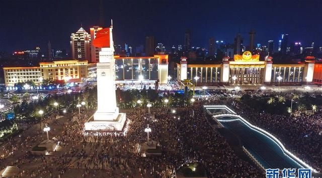 八一建军节的经典句子，形容军人威严气势的句子词语？图2