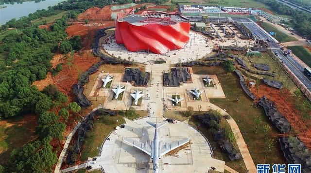 八一建军节的经典句子，形容军人威严气势的句子词语？图5