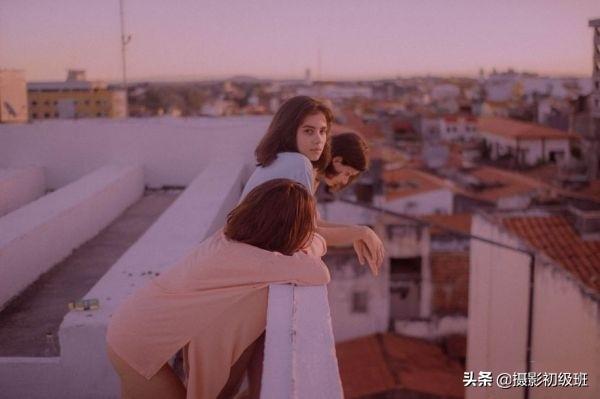 蓝色的互补色是什么颜色(蓝色的互补色和对比色)