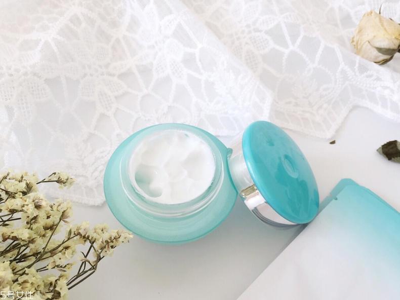 雅芳新活再生面霜适合什么肤质 雅芳新活再生面霜油不油