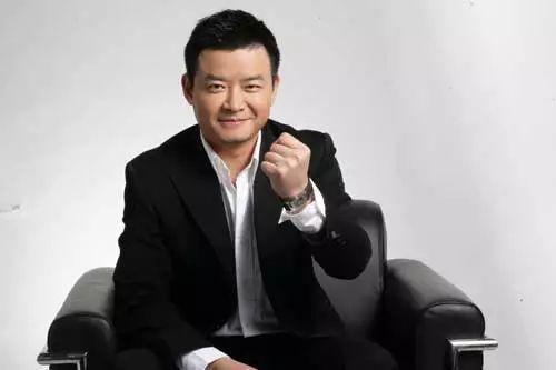 曾是央视一哥的李佳明，怎么突然销声匿迹了，背后原因让人心寒