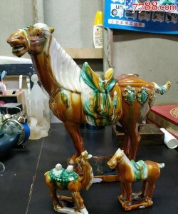 ​唐三彩打一人名,这个灯谜的答案是什么