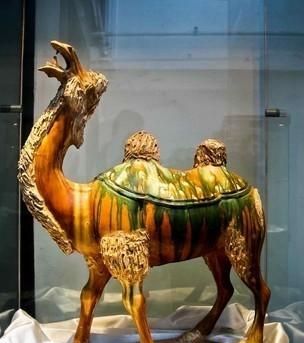 唐三彩马上人俑