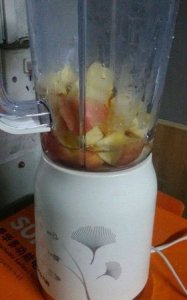 ​苹果可以整个榨汁吗，牛奶香蕉苹果可以一起榨汁吗？